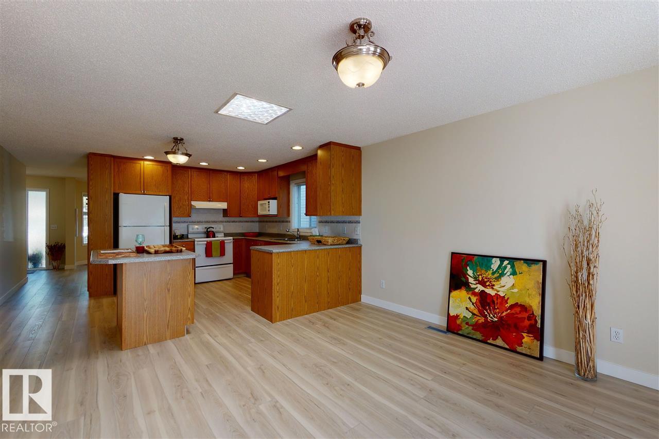Photo 14 of 9607 73 Av Nw, Edmonton AB