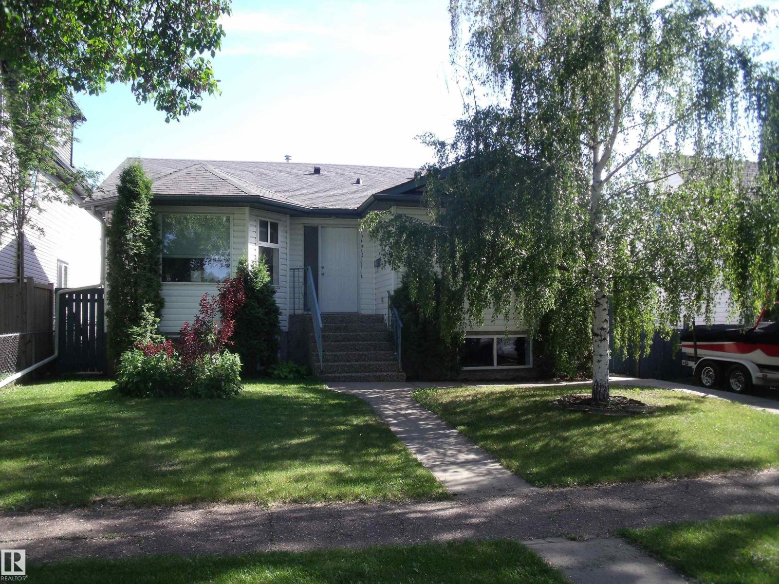 Photo 2 of 9607 73 Av Nw, Edmonton AB