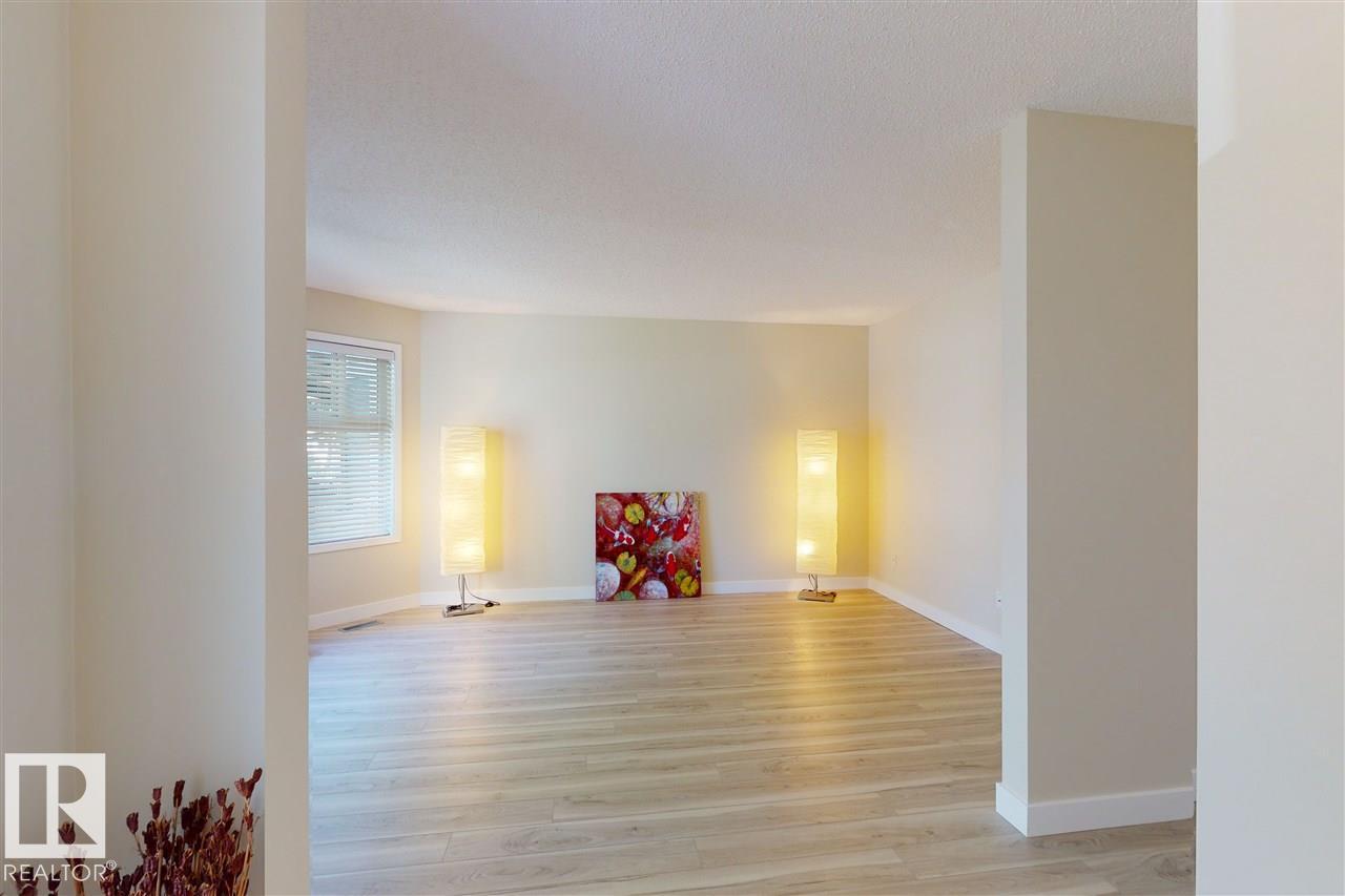 Photo 3 of 9607 73 Av Nw, Edmonton AB