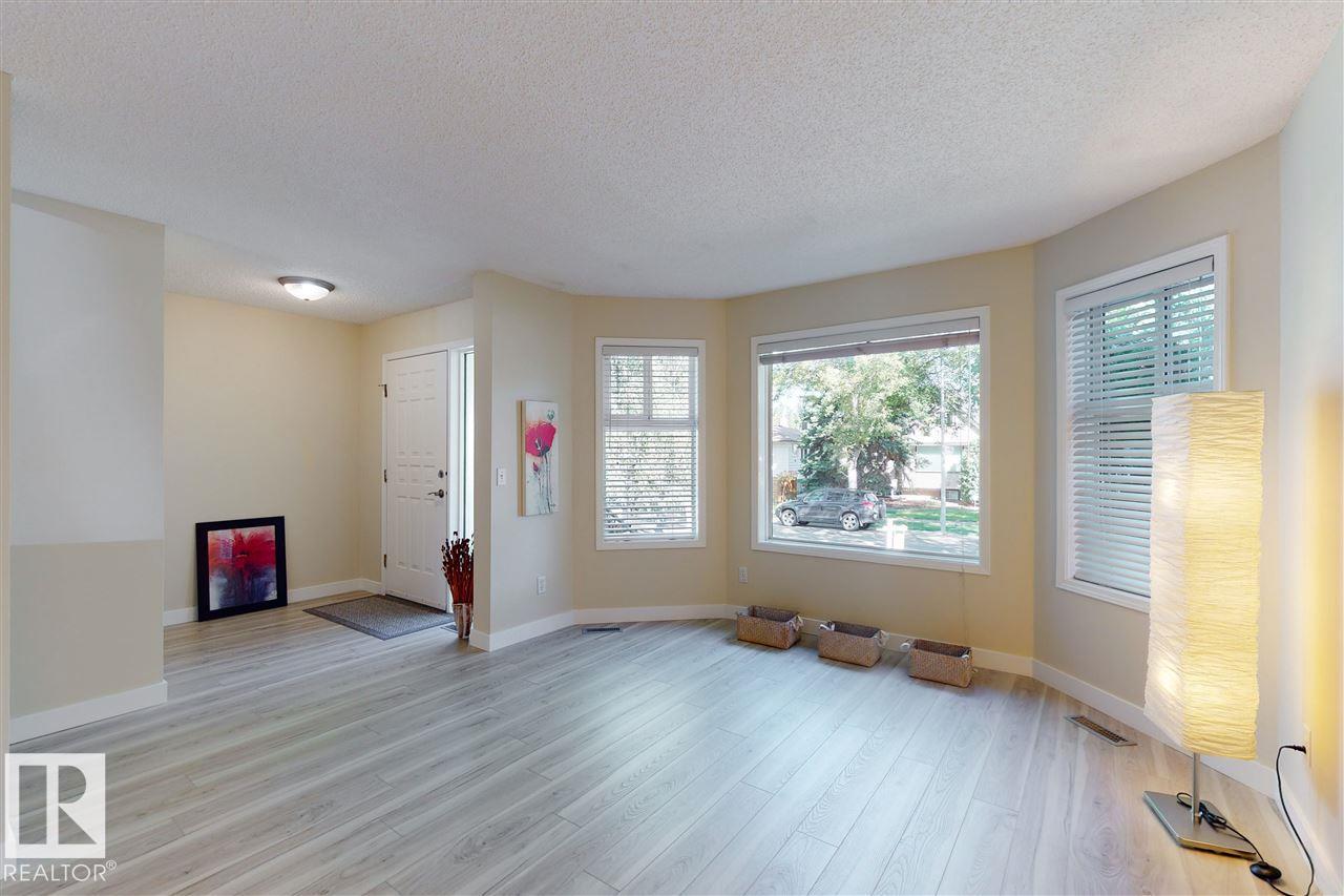 Photo 5 of 9607 73 Av Nw, Edmonton AB