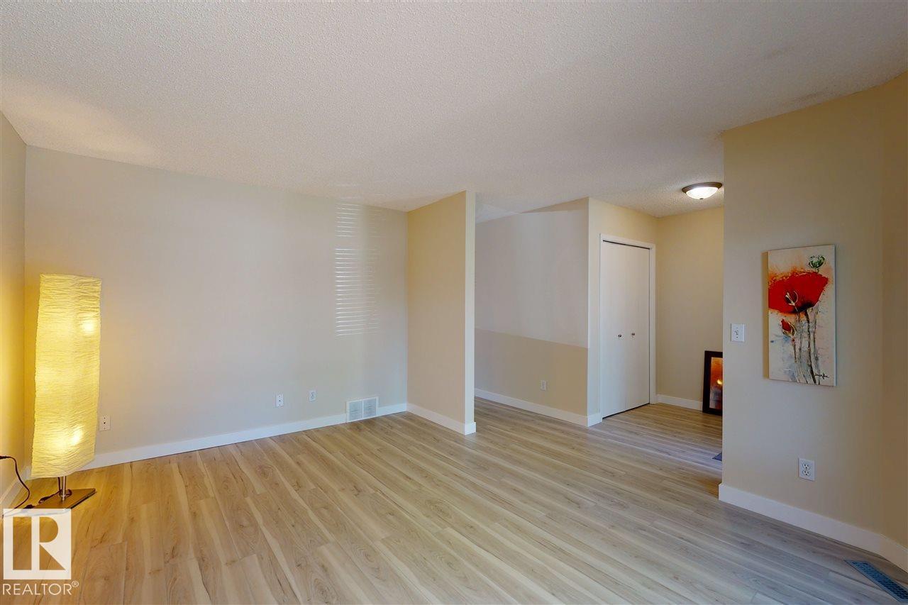Photo 6 of 9607 73 Av Nw, Edmonton AB