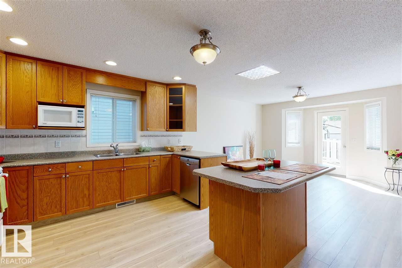 Photo 7 of 9607 73 Av Nw, Edmonton AB