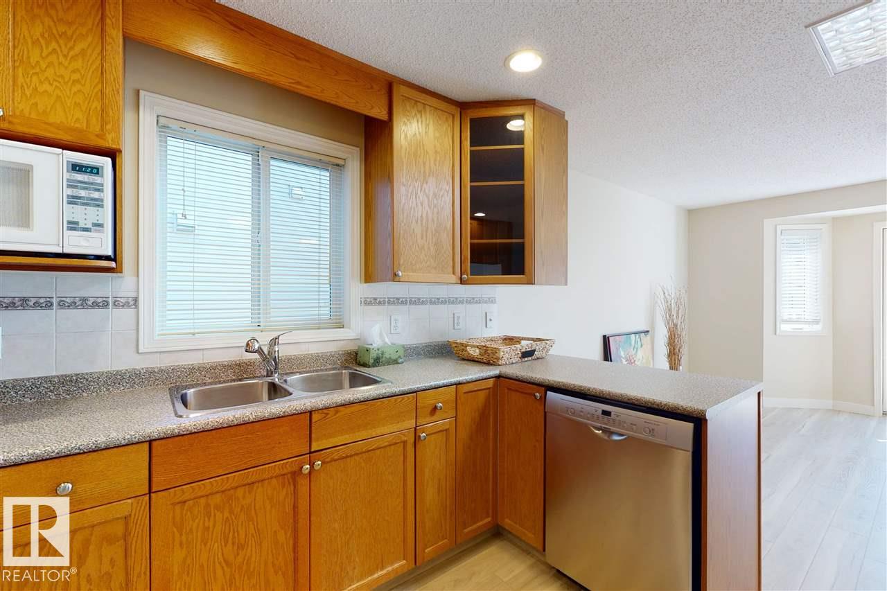 Photo 8 of 9607 73 Av Nw, Edmonton AB
