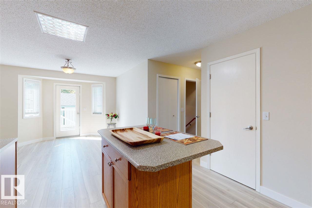 Photo 9 of 9607 73 Av Nw, Edmonton AB
