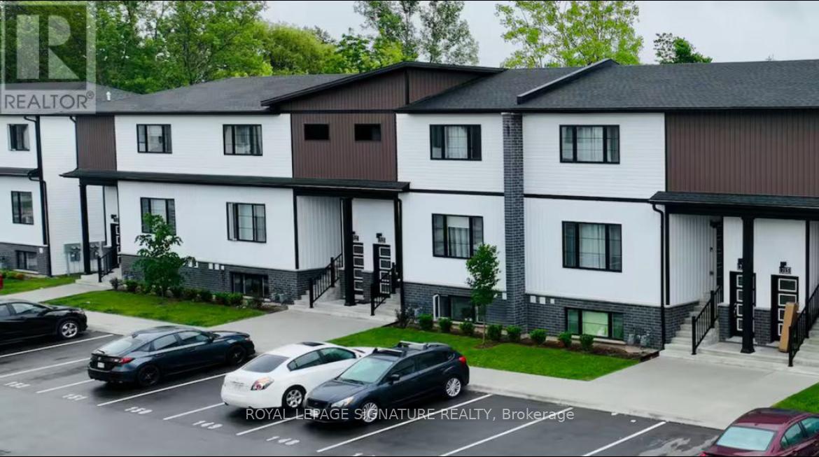 Photo 1 of 722 4263 4th Avenue, Niagara Falls ON