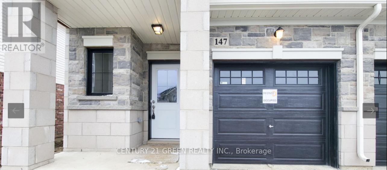 Photo 3 of 147 Aquasanta Crescent, Hamilton ON