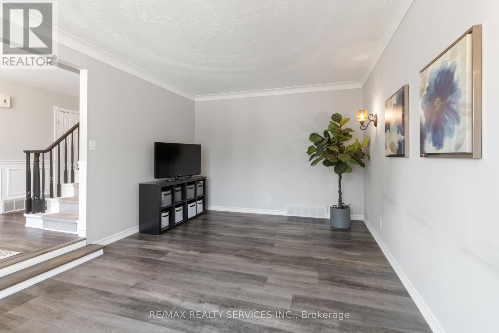 Photo 11 of 54 Audubon Street N, Hamilton ON