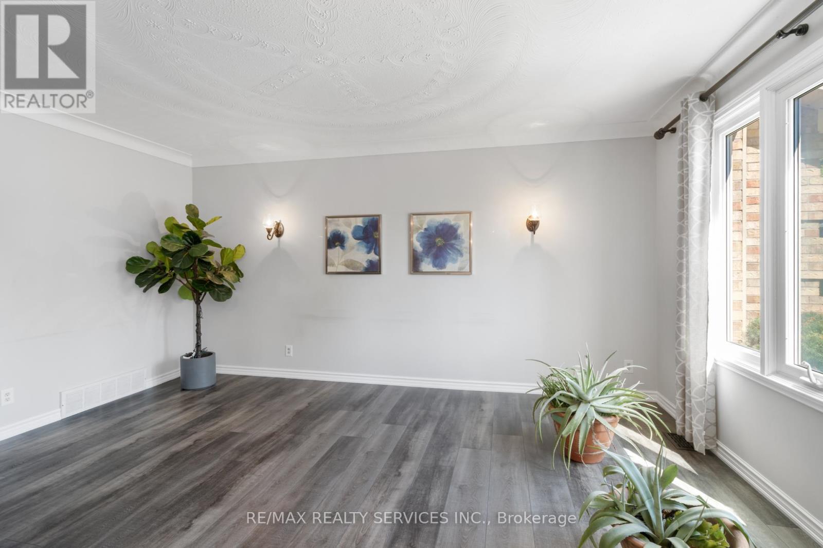 Photo 8 of 54 Audubon Street N, Hamilton ON