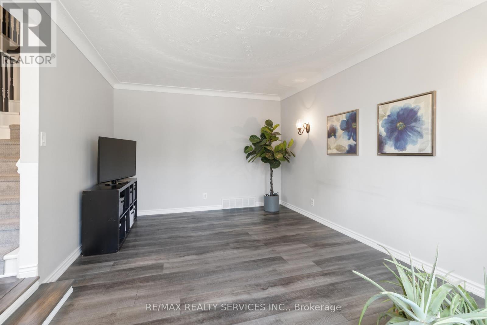Photo 9 of 54 Audubon Street N, Hamilton ON