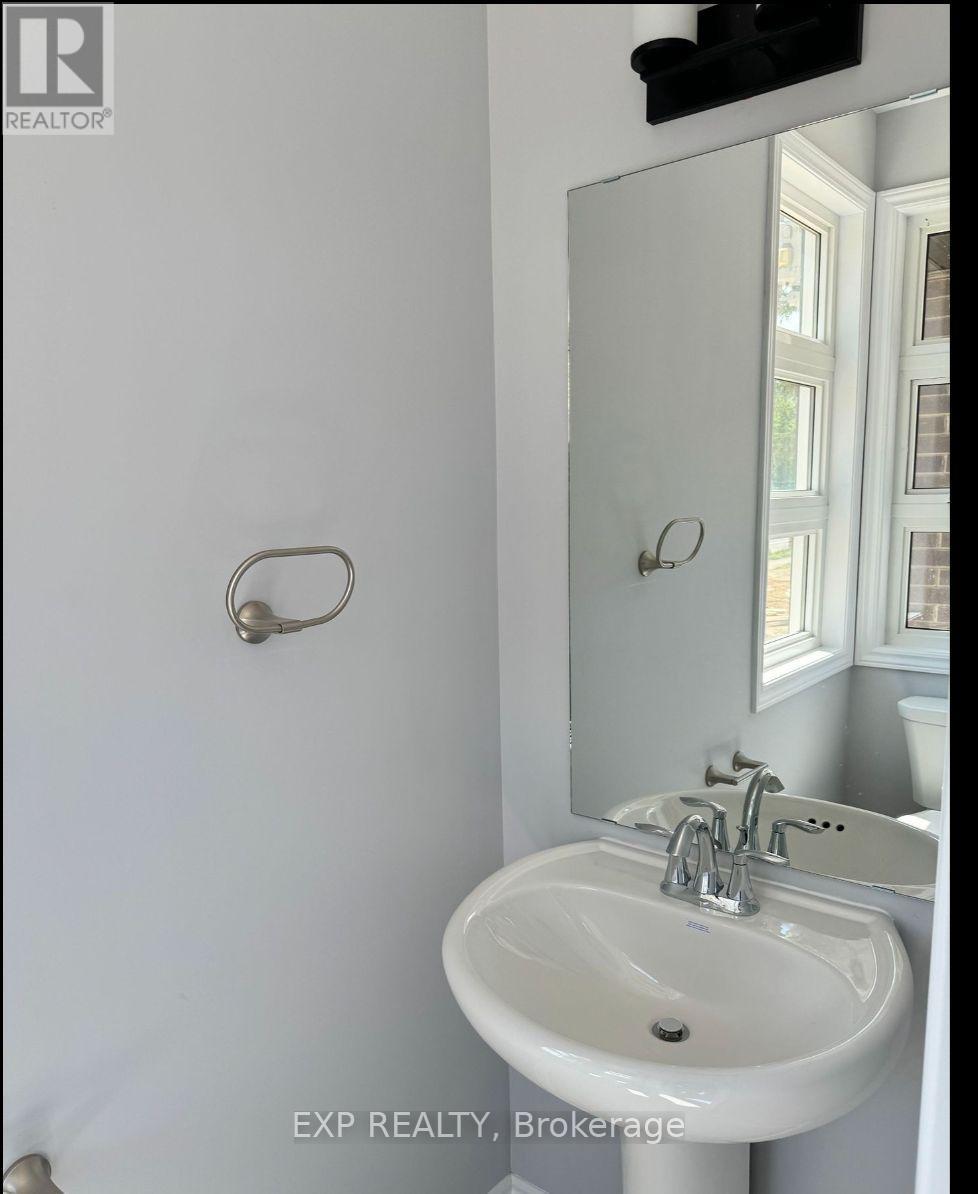 Photo 3 of 28 5672 Dorchester Road, Niagara Falls ON