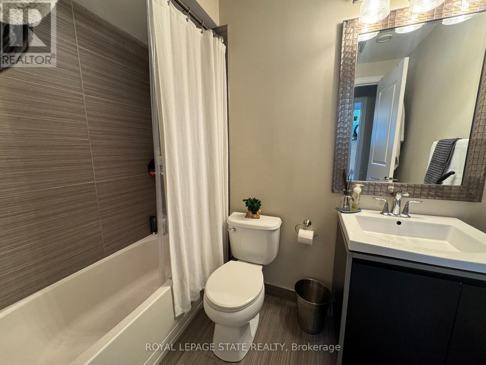Photo 11 of 104 50 Murray Street W, Hamilton ON