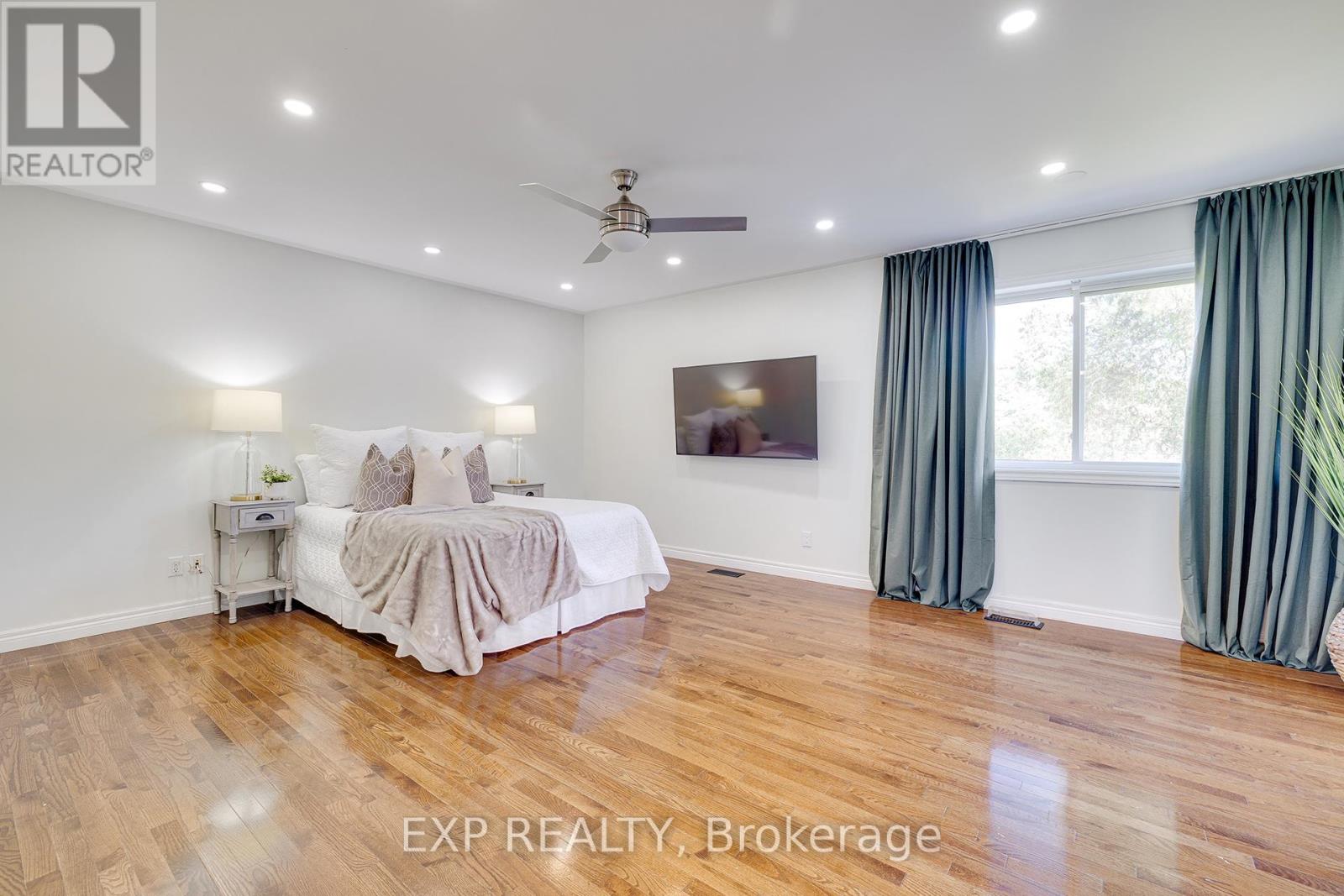 Photo 19 of 44 Pentland Road, Hamilton ON