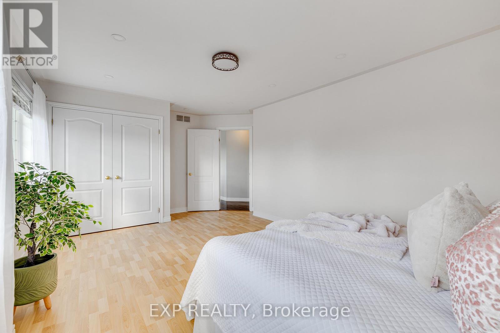 Photo 24 of 44 Pentland Road, Hamilton ON