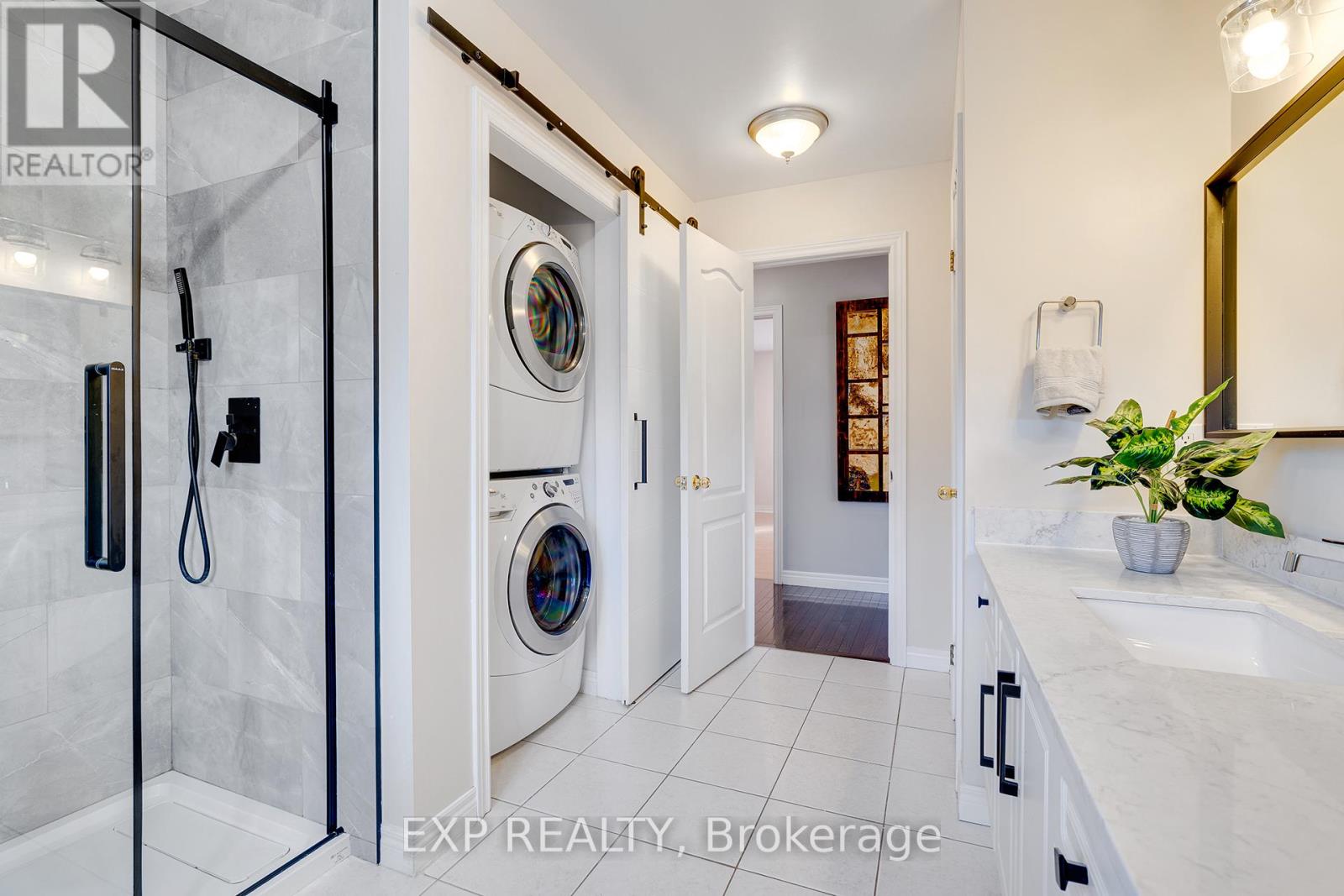 Photo 27 of 44 Pentland Road, Hamilton ON