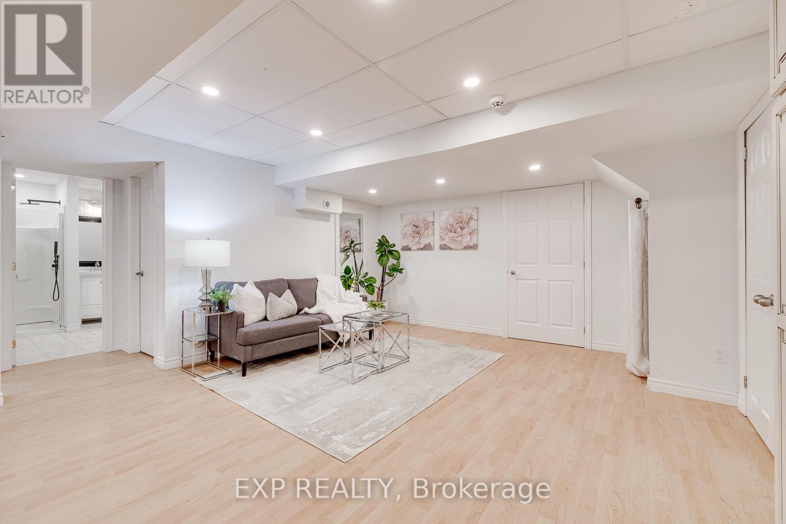 Photo 32 of 44 Pentland Road, Hamilton ON