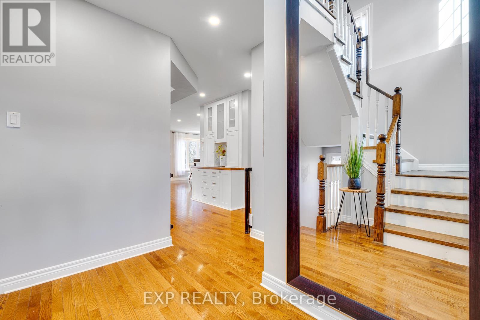 Photo 4 of 44 Pentland Road, Hamilton ON