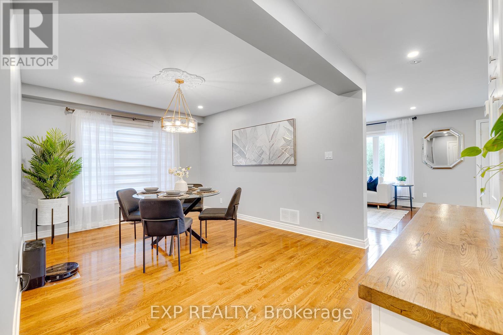 Photo 5 of 44 Pentland Road, Hamilton ON