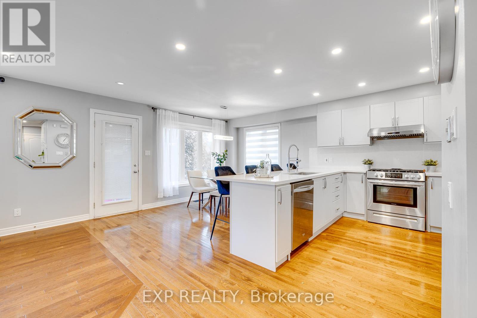 Photo 8 of 44 Pentland Road, Hamilton ON