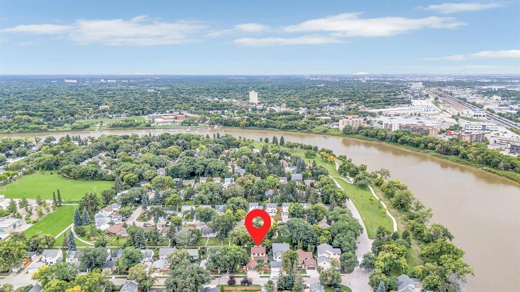 Photo 4 of 15 Balsam Place, Winnipeg MB