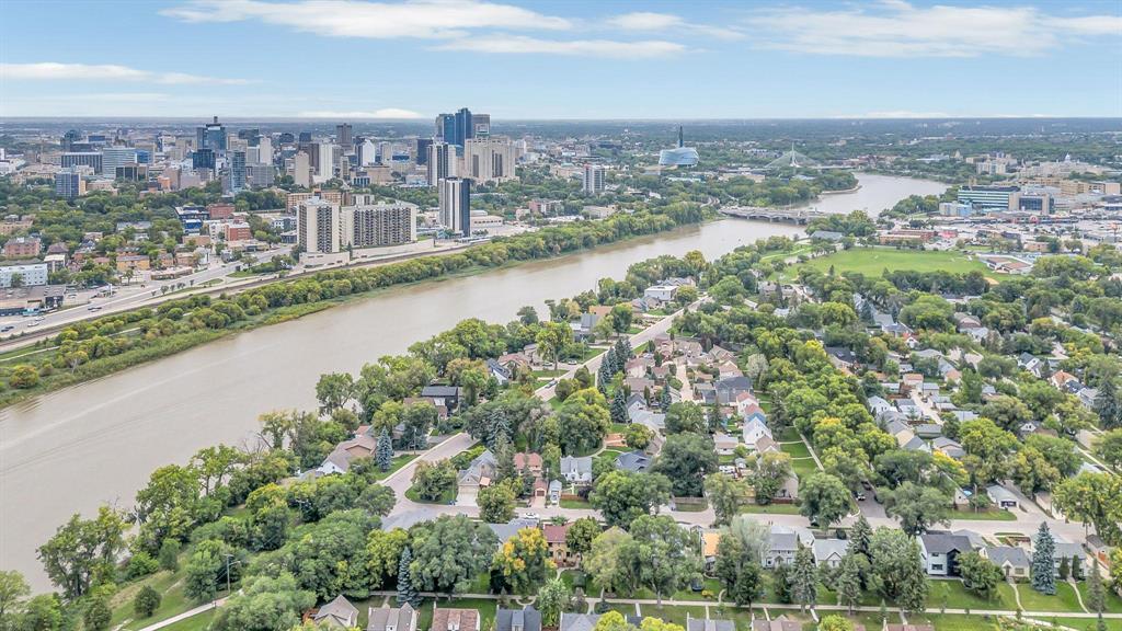 Photo 5 of 15 Balsam Place, Winnipeg MB