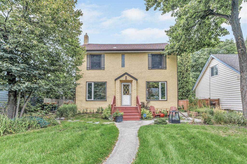Photo 1 of 15 Balsam Place, Winnipeg MB