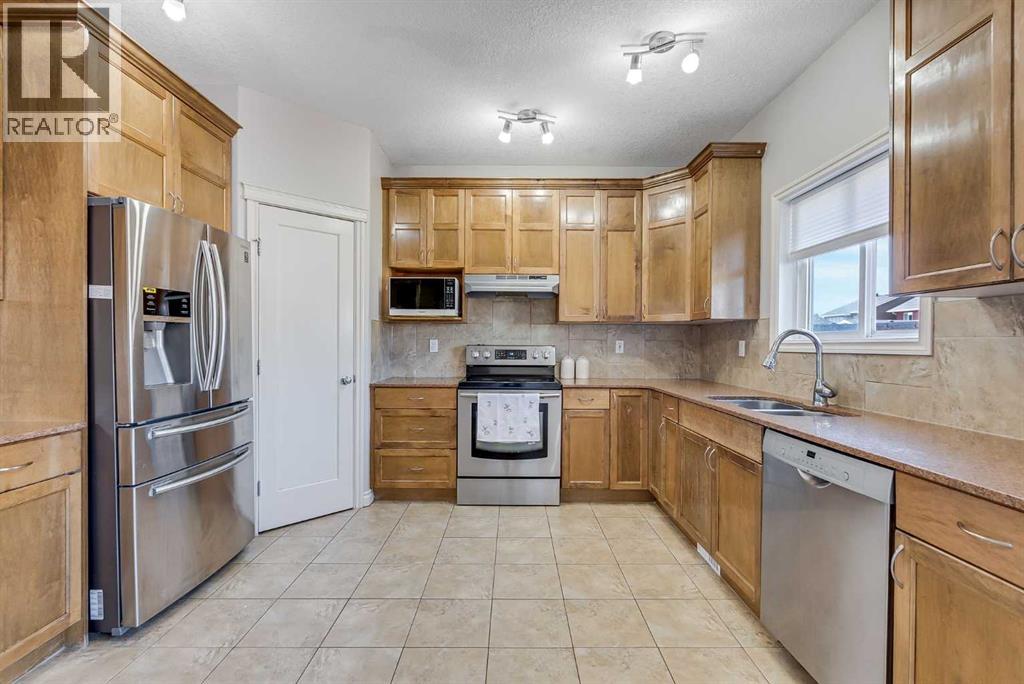 Photo 15 of 178 Baywater Rise Sw, Airdrie AB