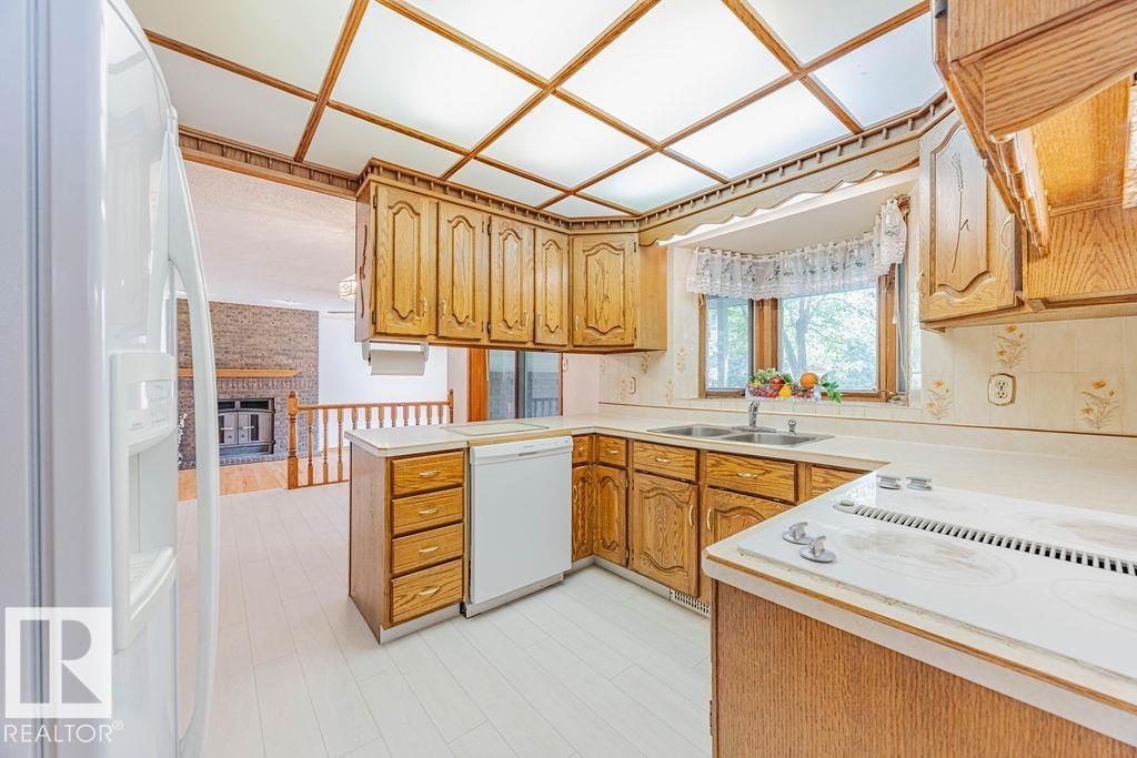Photo 10 of 10411 21 Av Nw, Edmonton AB