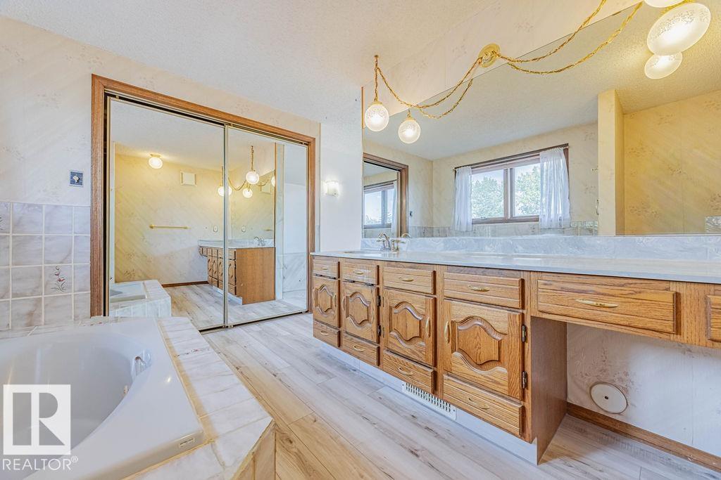 Photo 27 of 10411 21 Av Nw, Edmonton AB