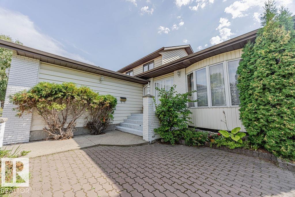 Photo 5 of 10411 21 Av Nw, Edmonton AB