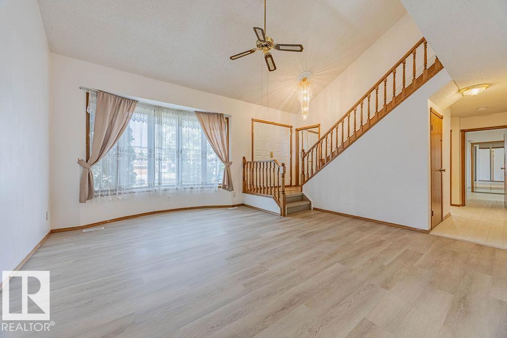 Photo 6 of 10411 21 Av Nw, Edmonton AB