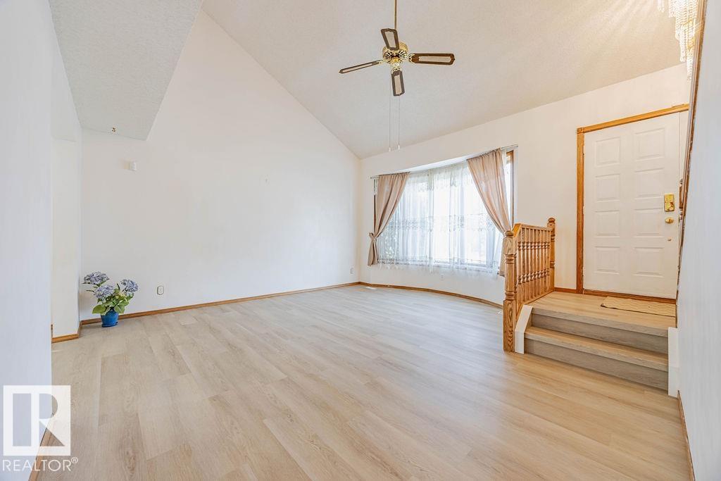 Photo 7 of 10411 21 Av Nw, Edmonton AB