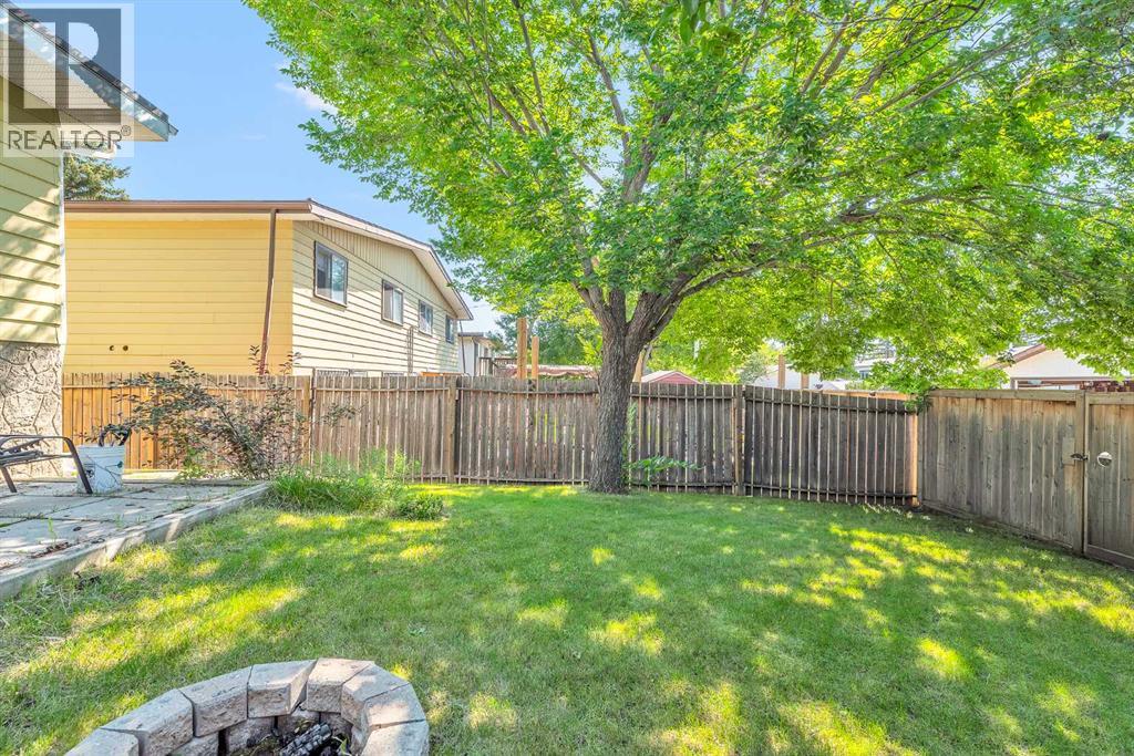 Photo 27 of 25 Silverdale Place Nw, Calgary AB