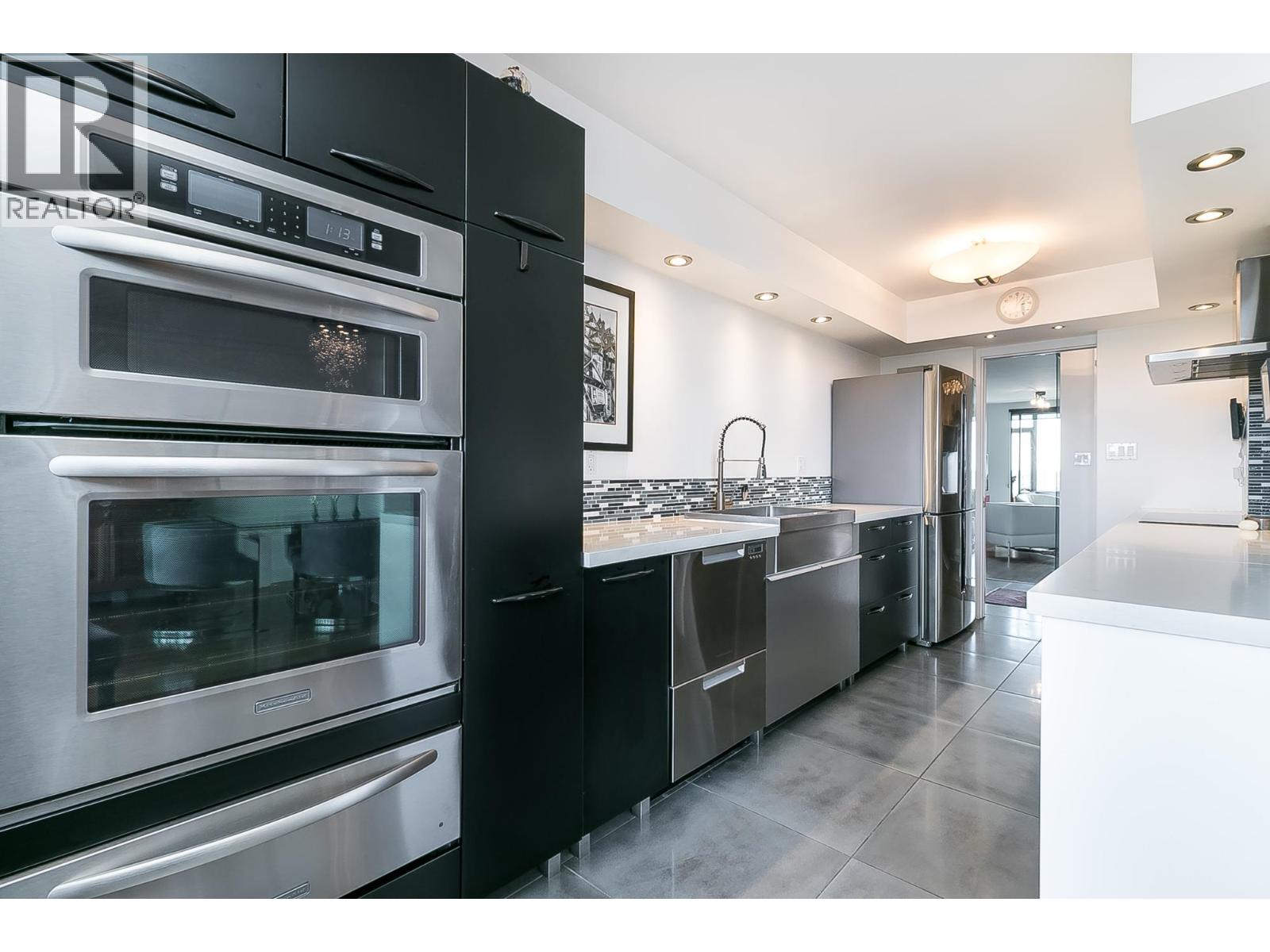 Photo 7 of 1702 320 Royal Avenue, New Westminster BC