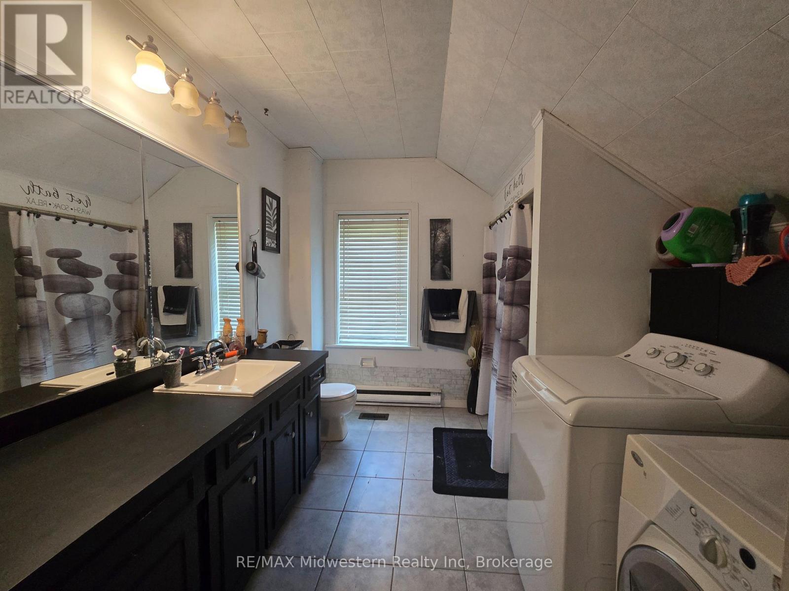 Photo 11 of 2081 John Street E, Howick ON