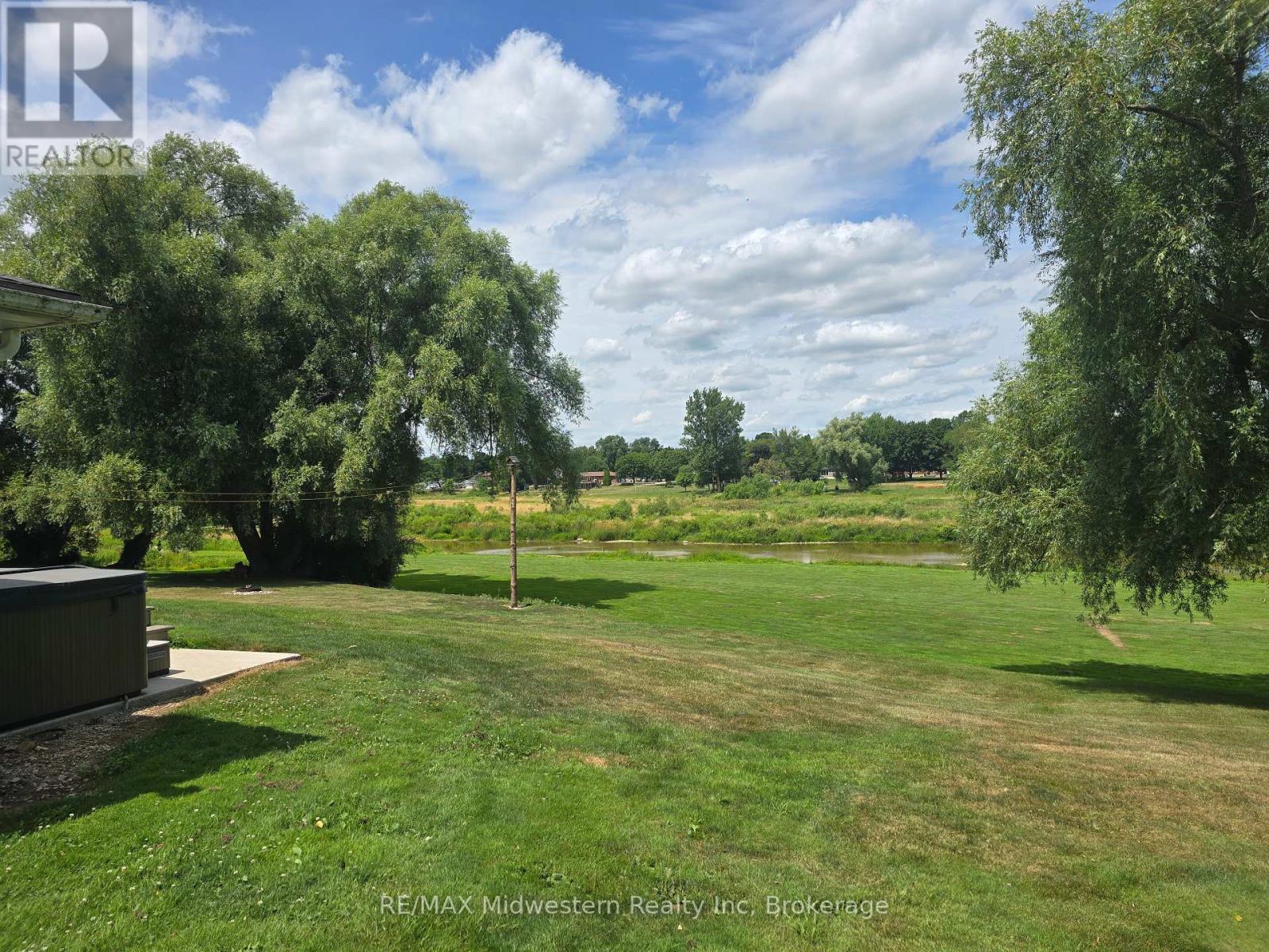 Photo 13 of 2081 John Street E, Howick ON