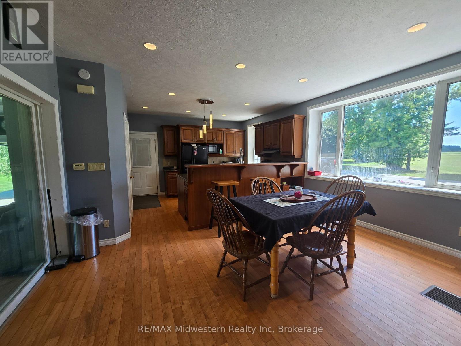 Photo 6 of 2081 John Street E, Howick ON