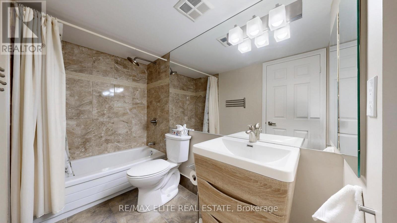 Photo 30 of 1409 22 Clarissa Drive, Richmond Hill ON