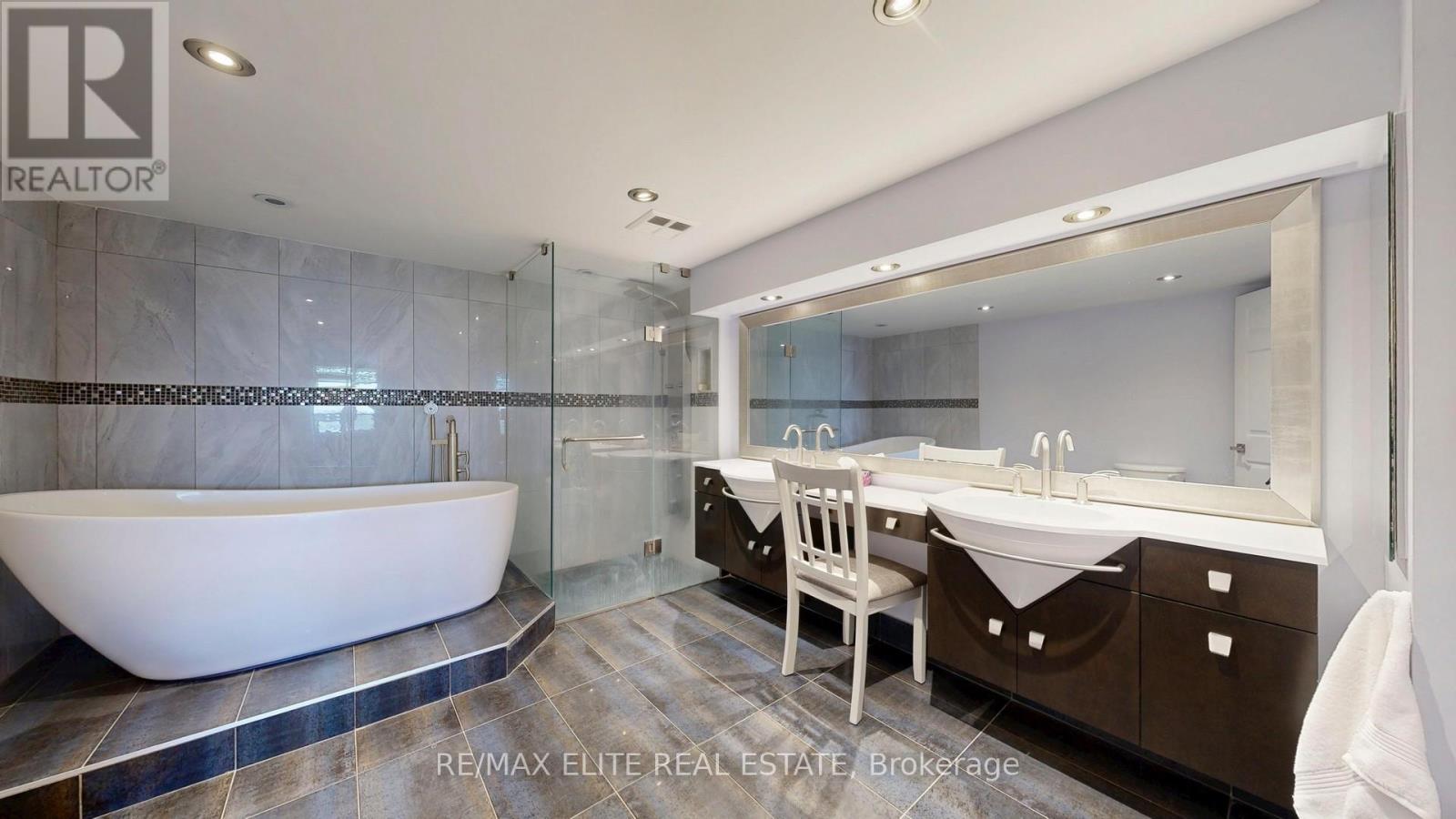 Photo 25 of 1409 22 Clarissa Drive, Richmond Hill ON