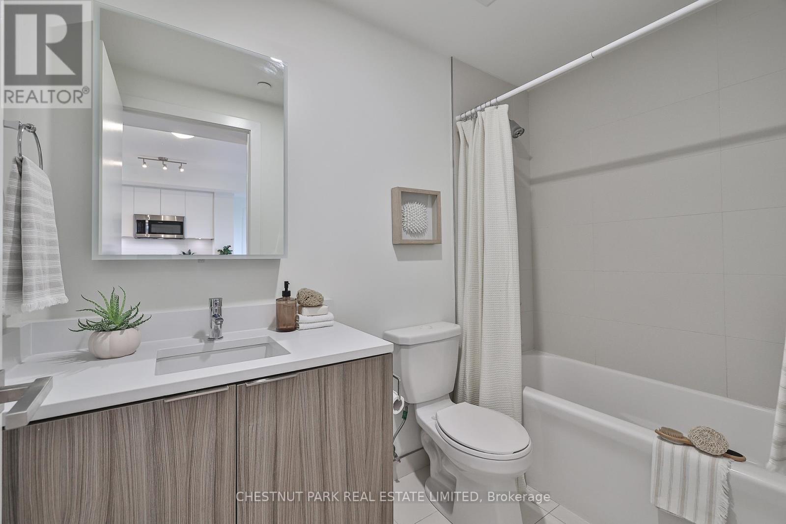 Photo 16 of 704 223 St Clair Avenue W, Toronto ON