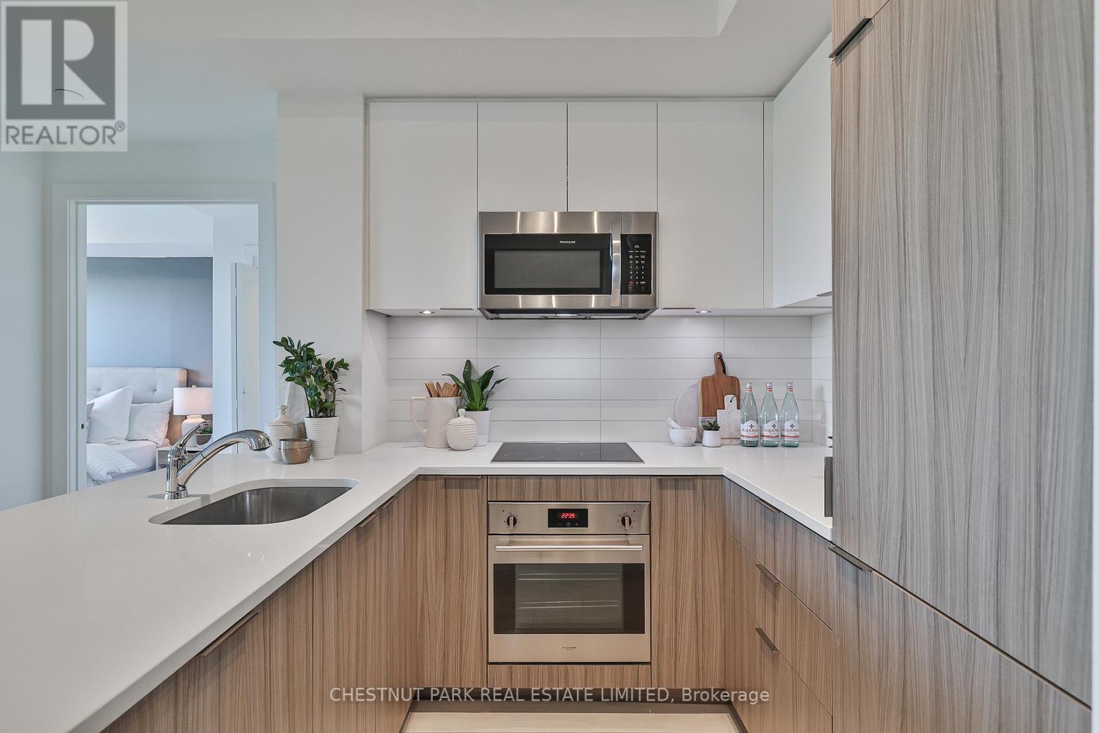 Photo 12 of 704 223 St Clair Avenue W, Toronto ON