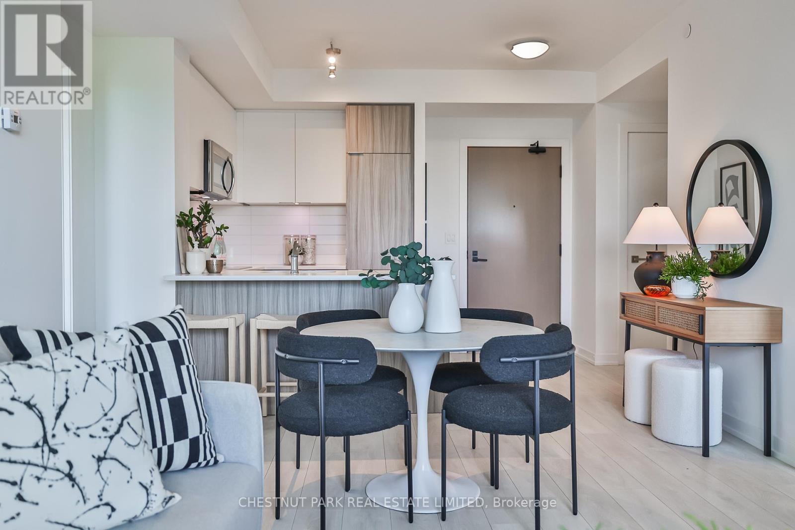 Photo 8 of 704 223 St Clair Avenue W, Toronto ON