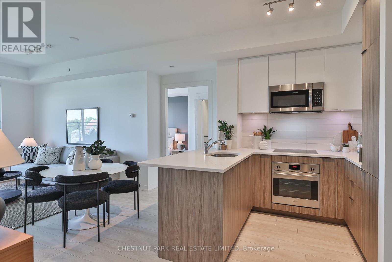 Photo 11 of 704 223 St Clair Avenue W, Toronto ON