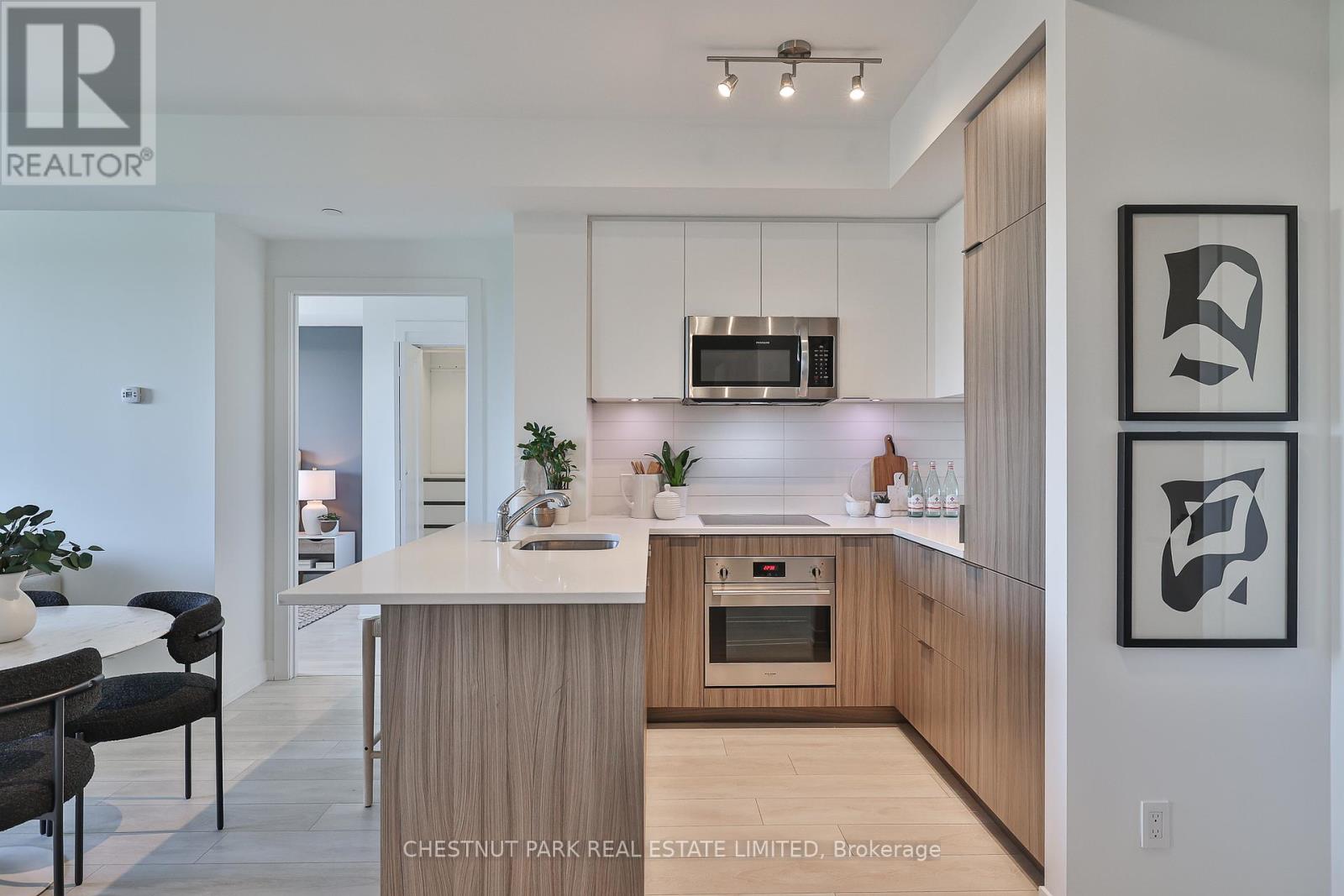 Photo 10 of 704 223 St Clair Avenue W, Toronto ON