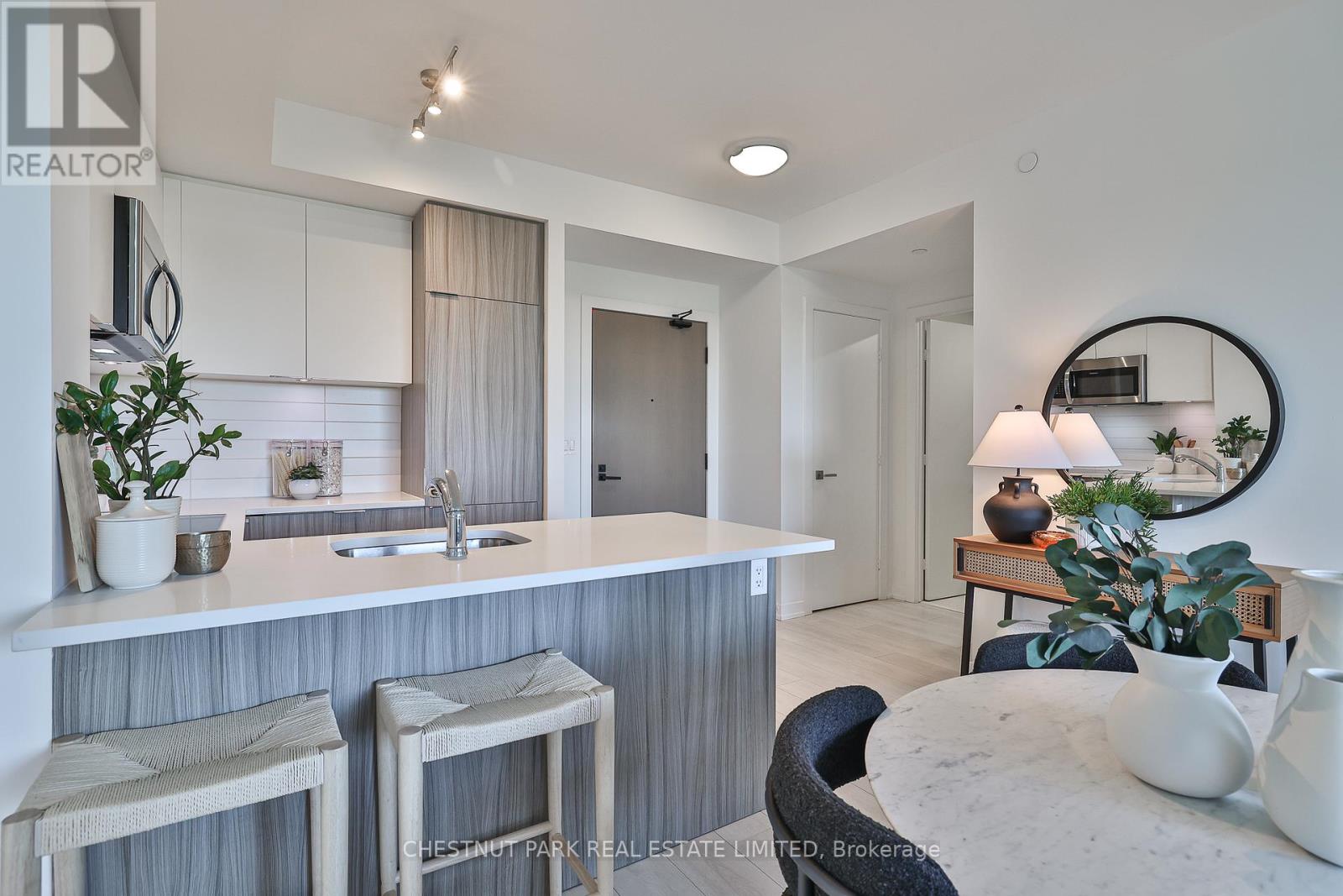 Photo 9 of 704 223 St Clair Avenue W, Toronto ON
