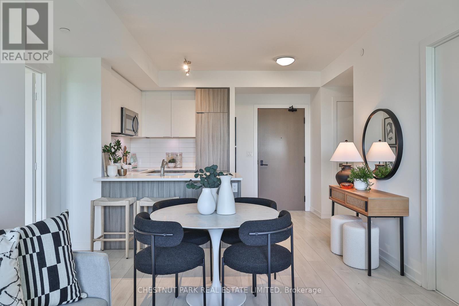 Photo 7 of 704 223 St Clair Avenue W, Toronto ON