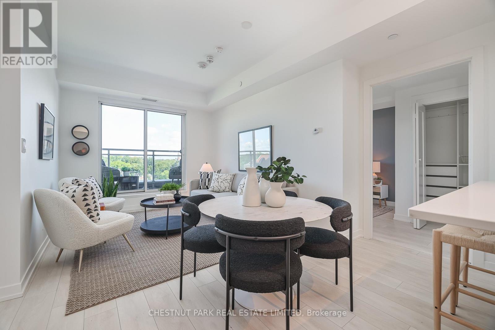 Photo 4 of 704 223 St Clair Avenue W, Toronto ON