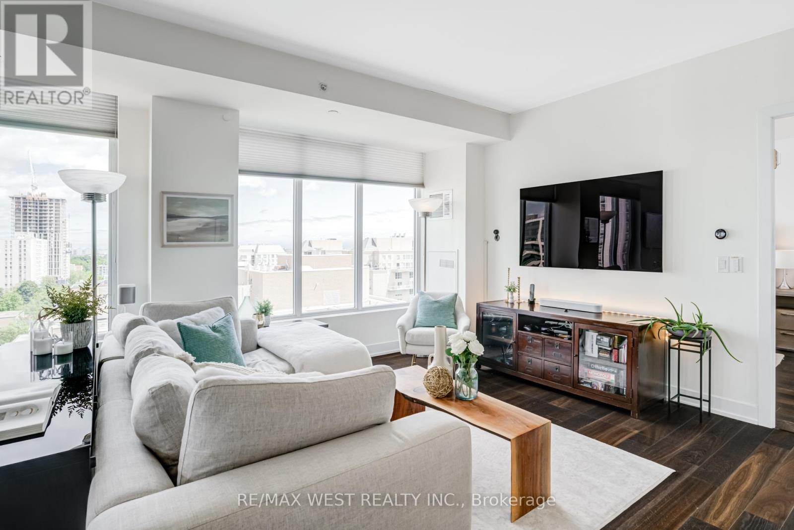 Photo 2 of 1308 68 Merton Street, Toronto ON
