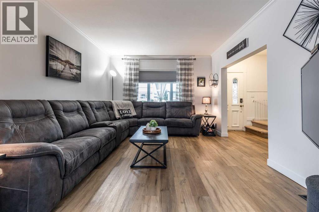 Photo 9 of 60 9 Street Sw, Medicine Hat AB
