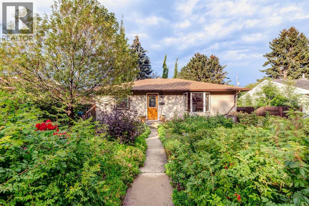 8124 33 Avenue NW, Calgary, Alberta