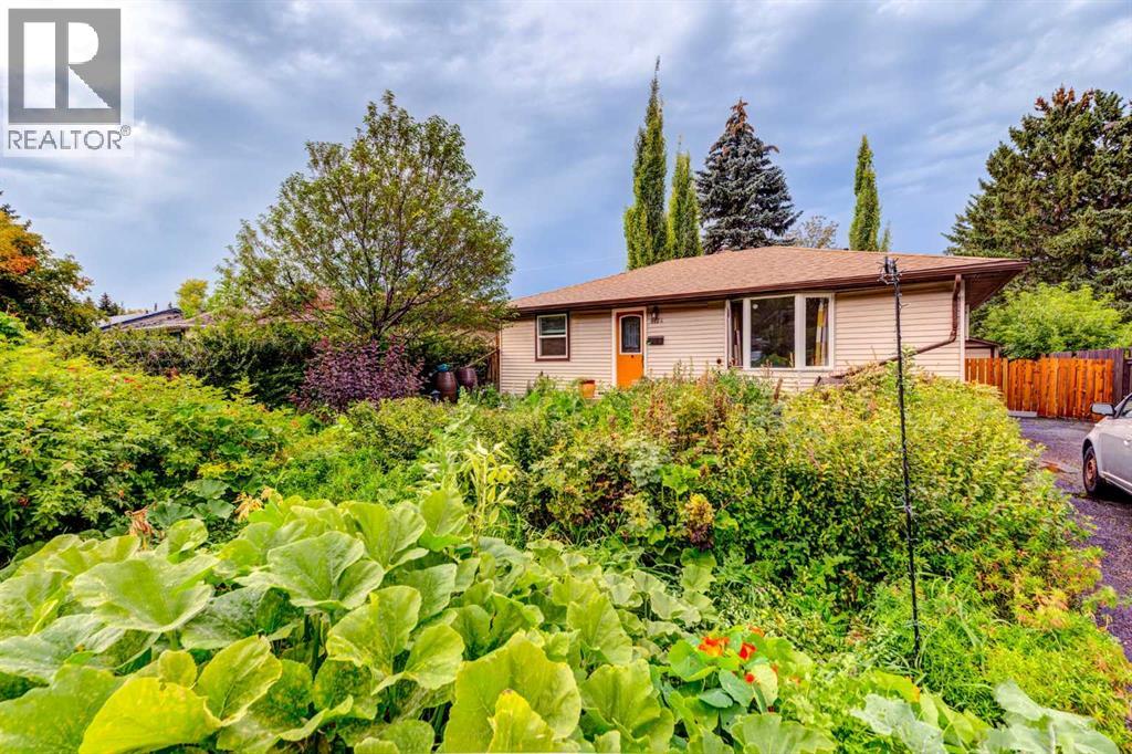 Single Family House Bungalow for Sale in   Avenue NW Bowness Calgary 
